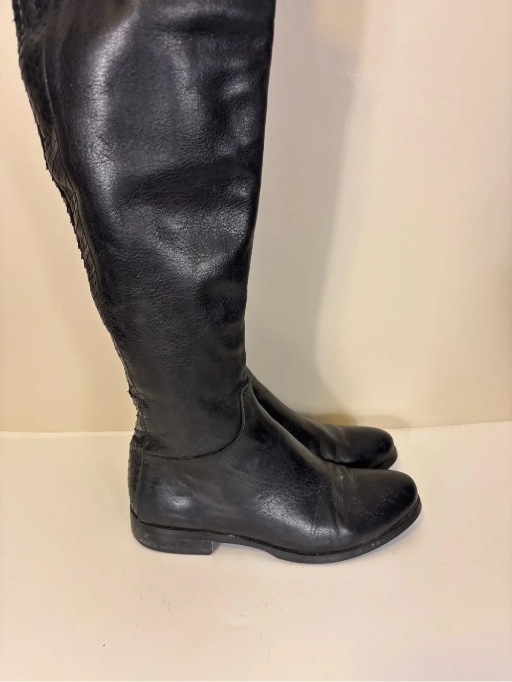 Ron White sleek black